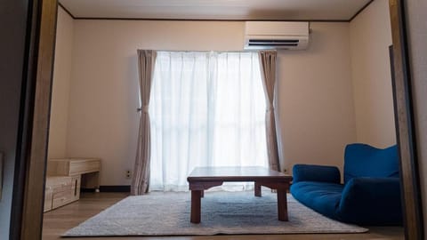 Living room, Photo of the whole room, air conditioner