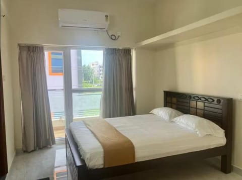 Bed, Photo of the whole room, Bedroom, air conditioner