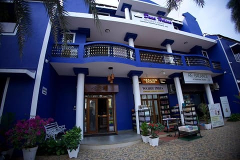Facade/entrance