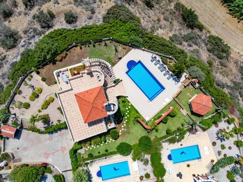 Property building, Bird's eye view, Pool view, Swimming pool