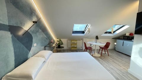 Property building, Bed, Seating area, Dining area