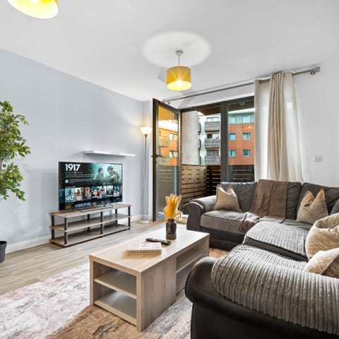 TV and multimedia, Living room, Seating area, Evening entertainment