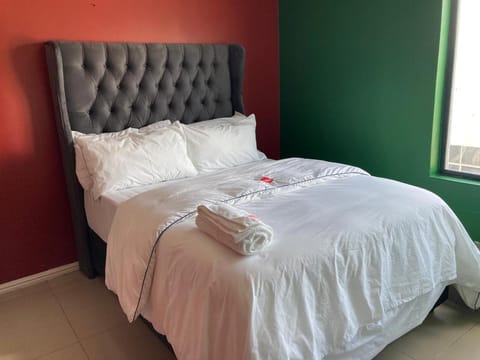Pro Max Guesthouse Goodwood Bed and Breakfast in Cape Town