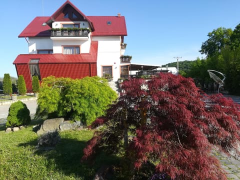 Property building, Spring, Day, Parking