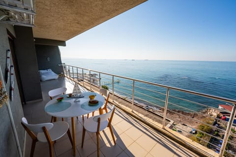 Natural landscape, View (from property/room), Balcony/Terrace, Living room, Seating area, Dining area, Beach, Sea view