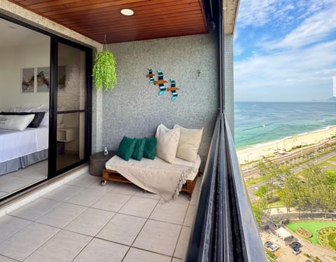 Bed, Natural landscape, View (from property/room), Balcony/Terrace, Photo of the whole room, Beach, Bedroom, Sea view