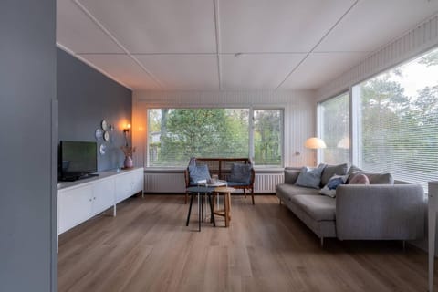 Hello Zeeland - Holiday Home Oosterpark 15 House in Oostkapelle