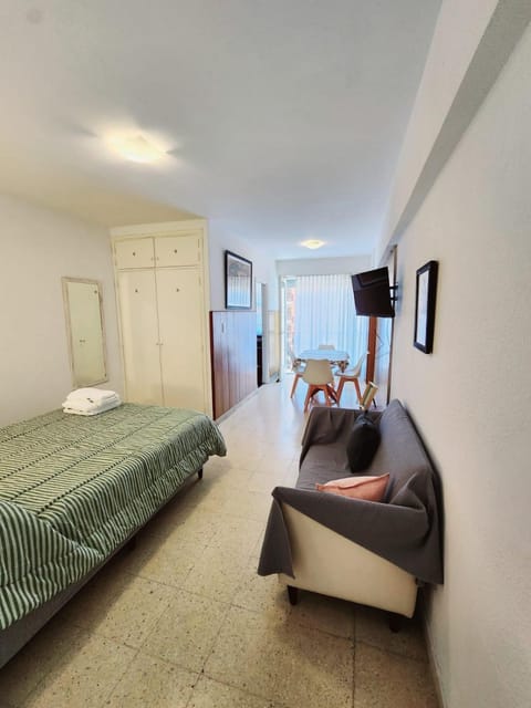 Bed, TV and multimedia, Living room, Photo of the whole room, Seating area, Bedroom