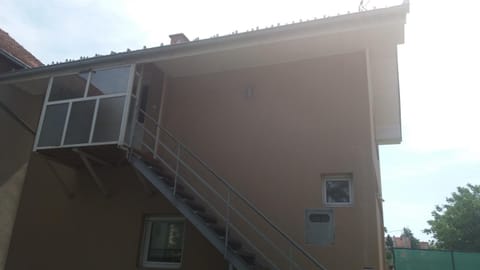 Facade/entrance, View (from property/room)