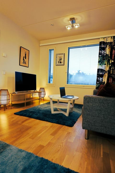 Communal lounge/ TV room, TV and multimedia, Living room, Seating area, Evening entertainment