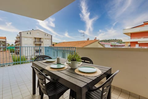 Property building, View (from property/room), Balcony/Terrace