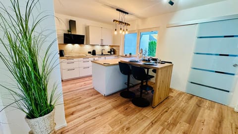 Kitchen or kitchenette, Dining area, stove