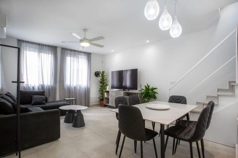 TV and multimedia, Living room, Dining area