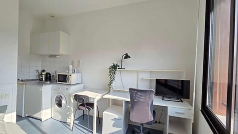 LX144 Bright & refined studio WIFI Mobility lease Apartment in Nice