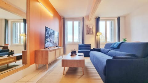TV and multimedia, Seating area