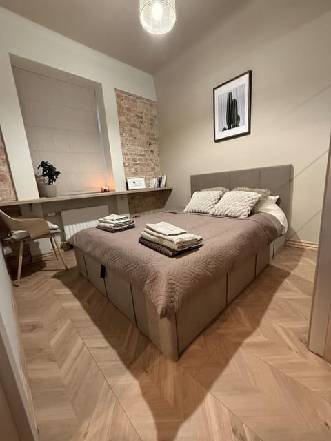 Bed, Living room, Seating area, Bedroom, towels