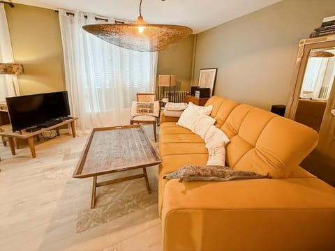 Communal lounge/ TV room, TV and multimedia, Living room, Seating area