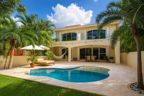 Property building, Patio, Spring, Day, Garden, Garden view, Pool view, Swimming pool, sunbed