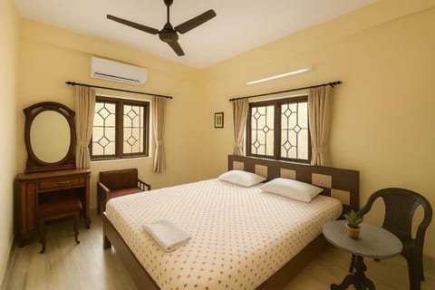 Photo of the whole room, Bedroom, air conditioner