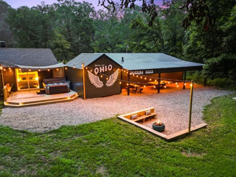 Tranquil Hocking Hills Cabin For 8-Hot Tub Games Cabin in Ohio