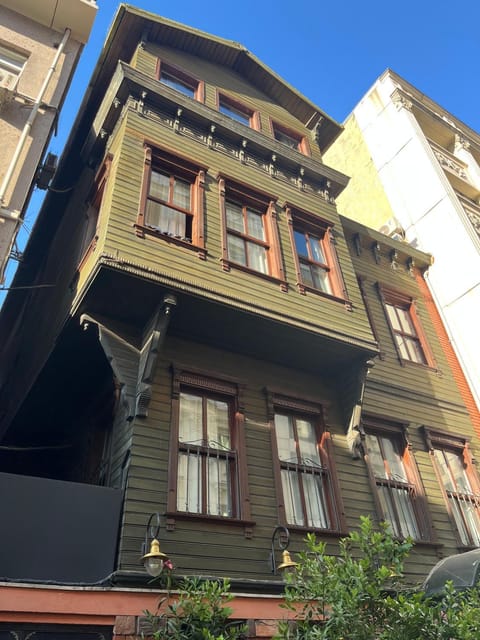 Property building, Day