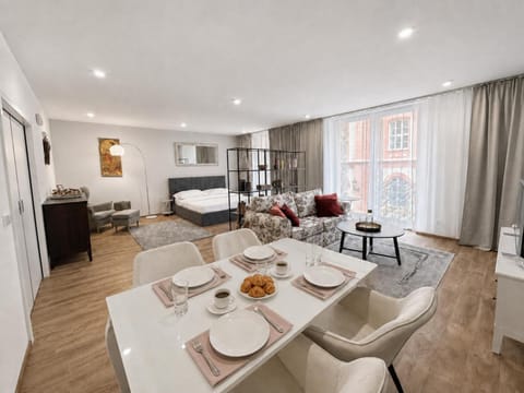 Bed, TV and multimedia, Living room, Photo of the whole room, Seating area, Dining area, Bedroom