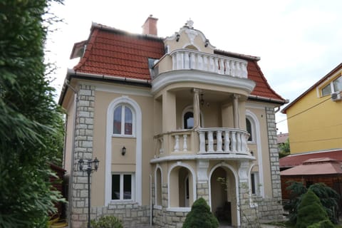 Property building, Day