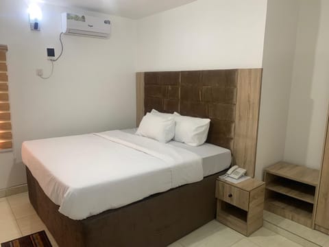 Shower, Toilet, Bed, TV and multimedia, Bedroom, towels, wardrobe, air conditioner