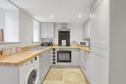 Kitchen or kitchenette, oven, stove, toaster, washing machine