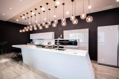 Beverly Hills Luxurious 4BR Villa with Pool and Views House in Beverly Hills