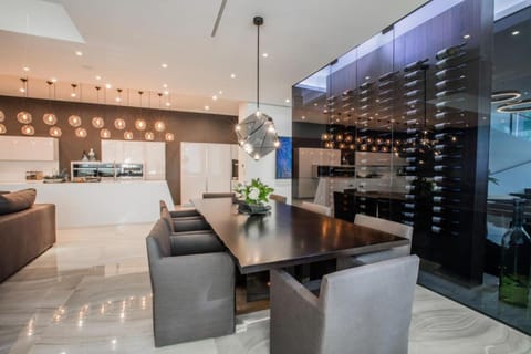 Beverly Hills Luxurious 4BR Villa with Pool and Views House in Beverly Hills