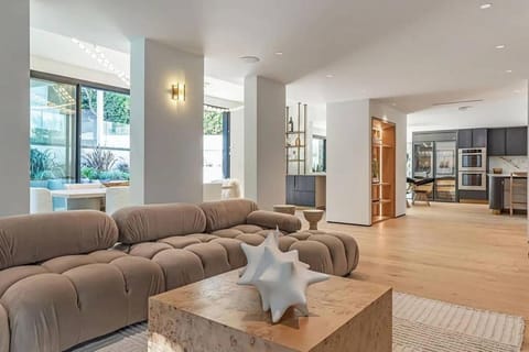 Sunset Plaza Luxury Masterpiece Villa Villa in West Hollywood