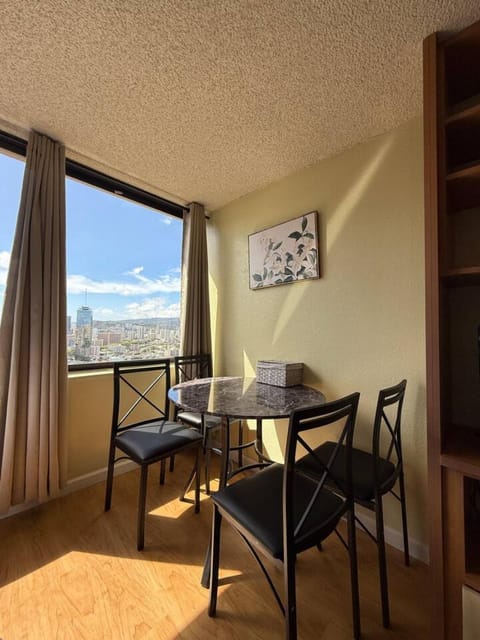 Charming Twin-Joined Studio with Plentiful Space House in McCully-Moiliili