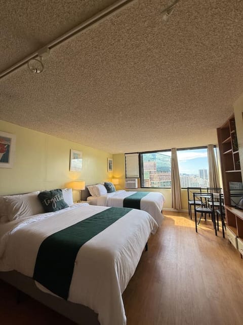 Charming Twin-Joined Studio with Plentiful Space House in McCully-Moiliili