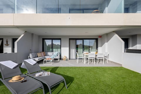 Patio, Spring, Day, Summer, Garden, Balcony/Terrace, Seating area, Autumn, Food, sunbed