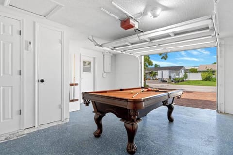 Lake view just 1 min to beach House in Hudson