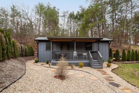 Whiskey Duo 2 Cabins SidebySide HotTubs Firepit Cabin in Sevierville