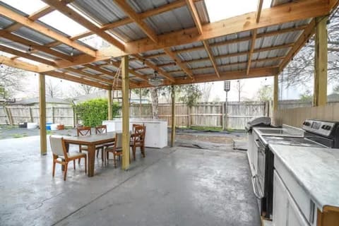 Cypress Ct Estate House in Siloam Springs