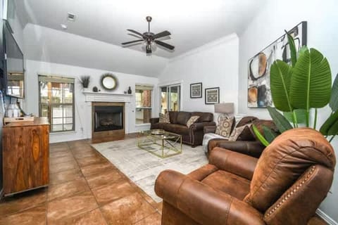 Cypress Ct Estate House in Siloam Springs