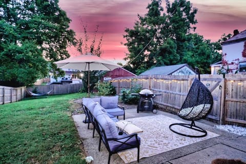 Patio, BBQ facilities, Garden, Seating area, Garden view, sunbed