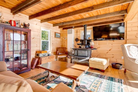 Direct Lake Access! Quiet Waukewan Retreat House in Lake Waukewan