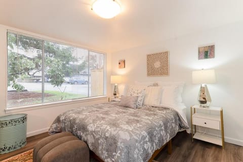 Spacious Retreat 3 Miles to Airport 12 to Seattle House in Burien
