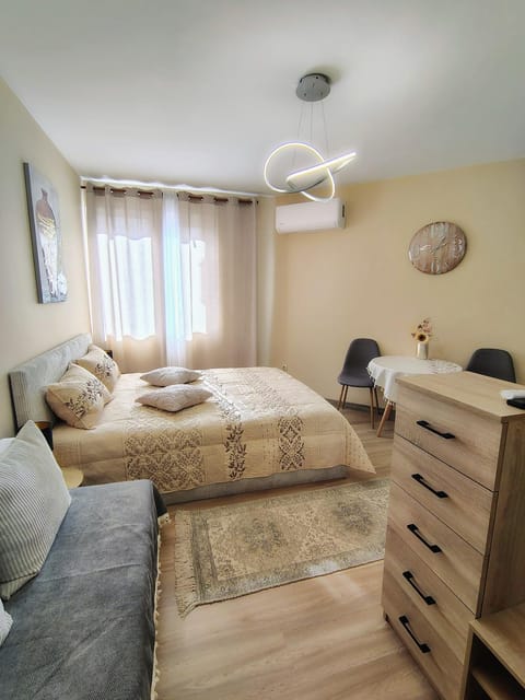 Bed, Living room, Bedroom