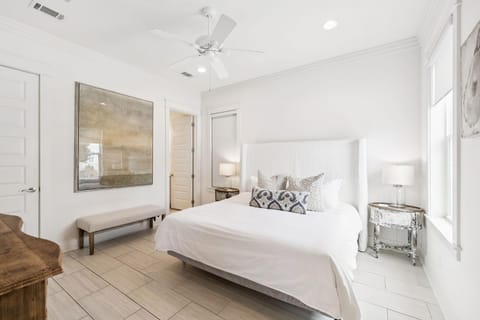 Bed, TV and multimedia, Bedroom