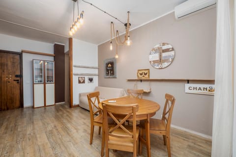 Living room, Dining area, air conditioner