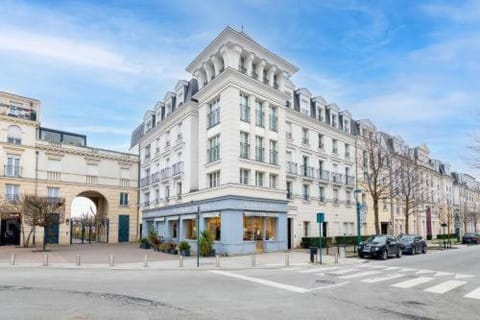 Property building, Neighbourhood, Location