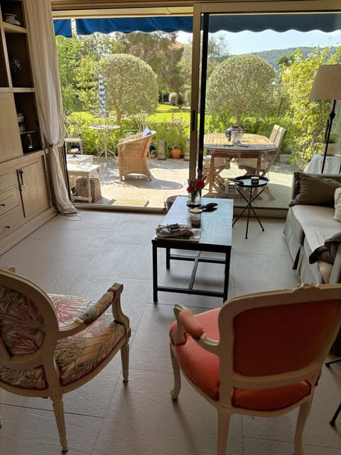 Day, View (from property/room), Living room