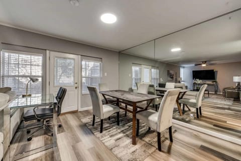 Stylish 4BD Condo Six Flags Grand Prairie GP56A House in Arlington