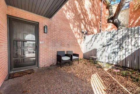 Stylish 4BD Condo Six Flags Grand Prairie GP56A House in Arlington