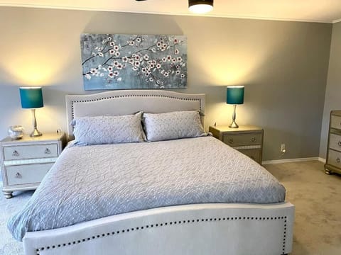 Modern 2BD Pool Six Flags Grand Prairie GP08B Apartment in Arlington